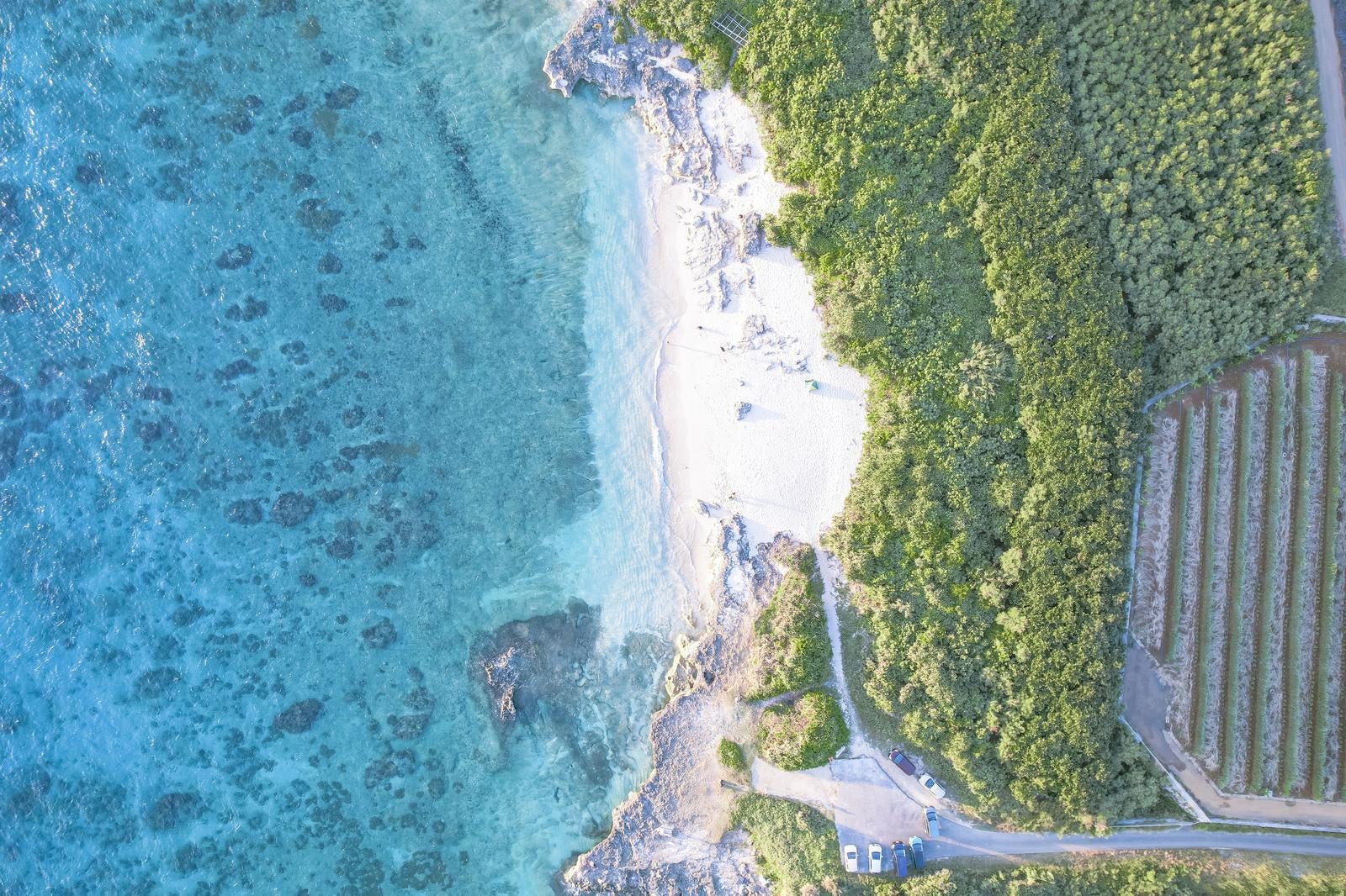 「来間島にあるムスヌン浜を空撮」の写真