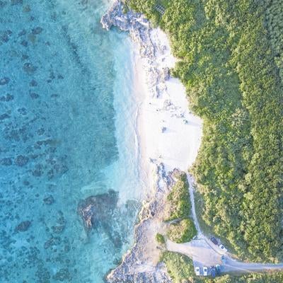 来間島にあるムスヌン浜を空撮の写真