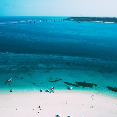 宮古島与那覇前浜ビーチ の絶景（ドローン空撮）の写真