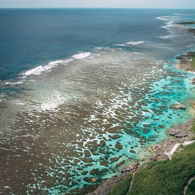 宮古島の岩礁（空撮）の写真
