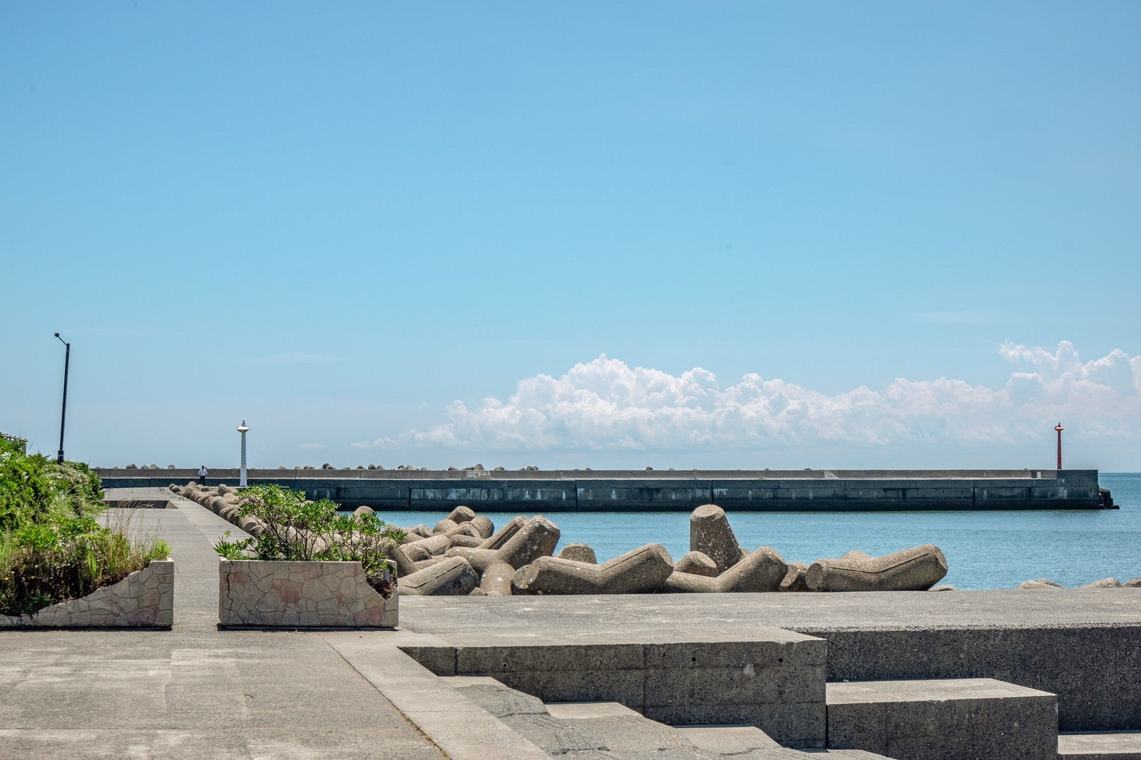 「銚子マリーナの消波ブロック」の写真