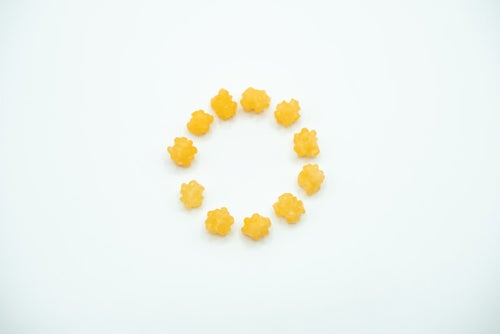 丸く並べた金平糖の写真