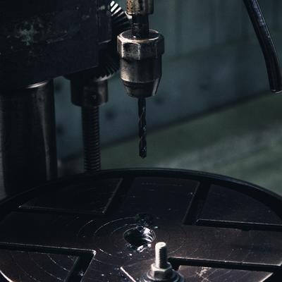 使い古したボール盤の写真