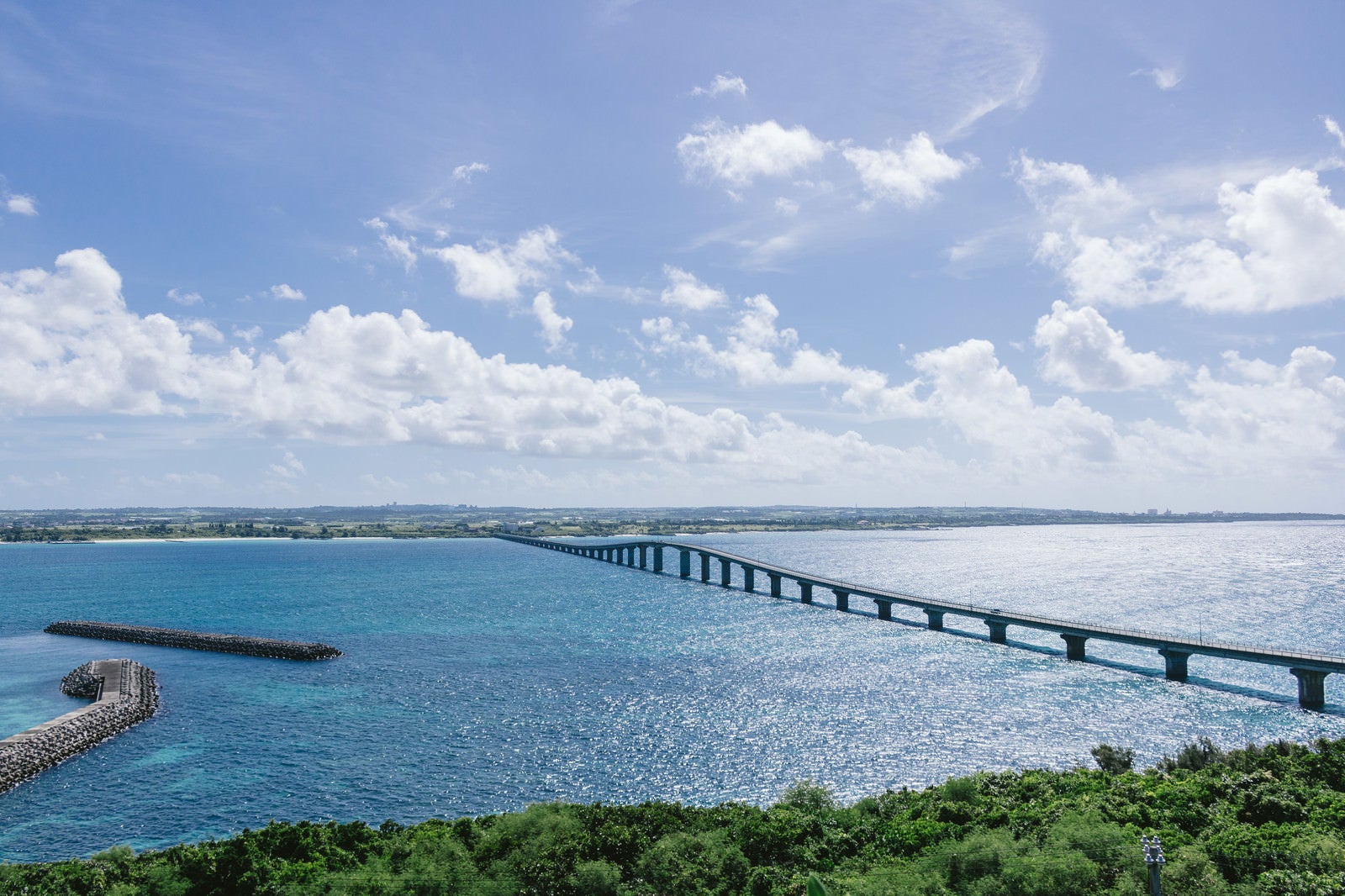 「沖縄の観光スポット「来間大橋」」の写真