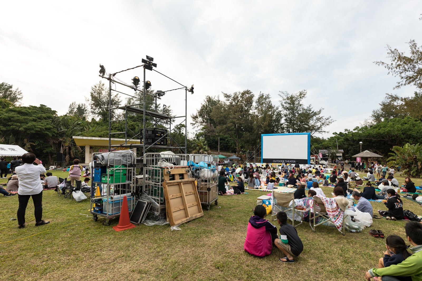 「徳之島で開催された野外シネマのイベント」の写真