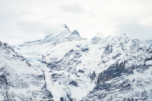 グリンデルワルトの雪山の写真