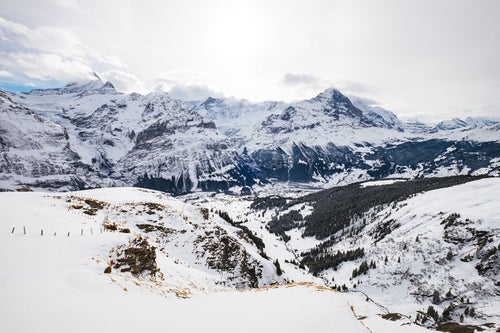 雪のアルプス山脈（スイス）の写真