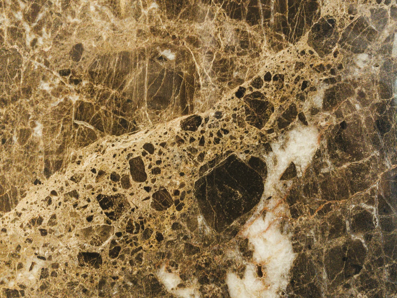 「大理石タイルの磨き出された結晶と模様（テクスチャー）」の写真