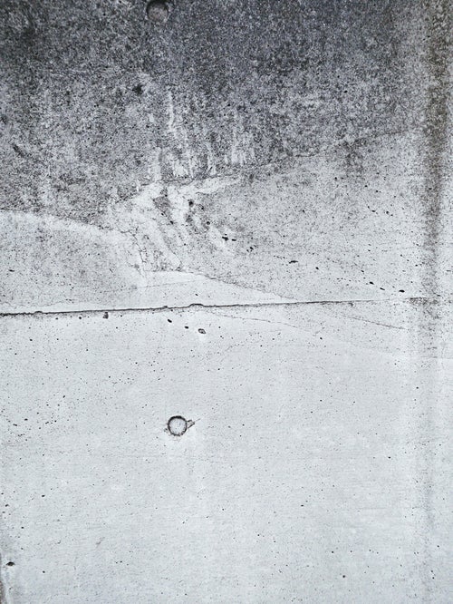 コンクリートの壁にありがちな丸い凹み（テクスチャー）の写真