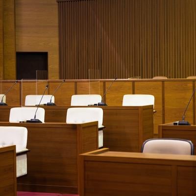 公式な議論や討論が行われる議場の写真