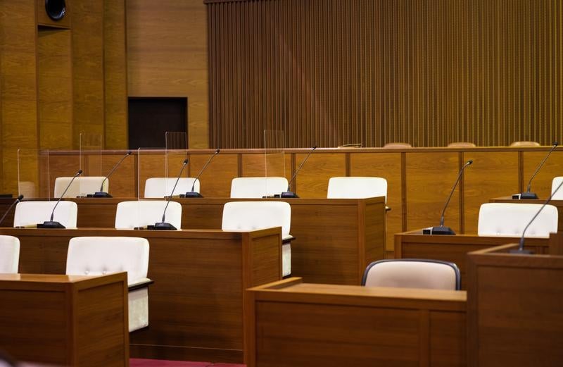 公式な議論や討論が行われる議場の写真