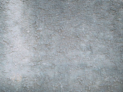 エフロ発生のモルタル壁の写真