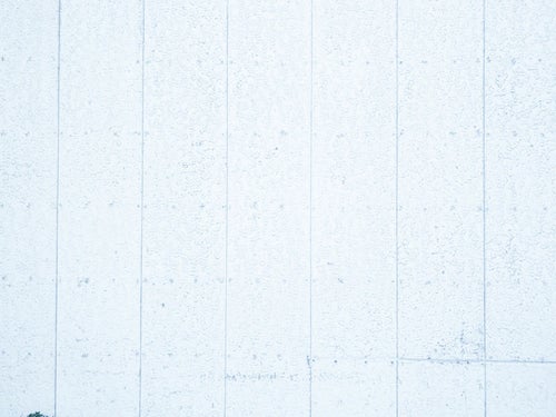 白色で塗装された板壁（テクスチャ）の写真