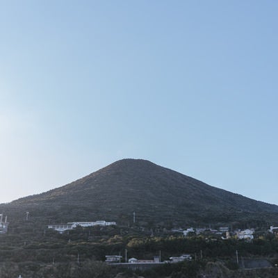 利島（としま）と宮塚山の写真