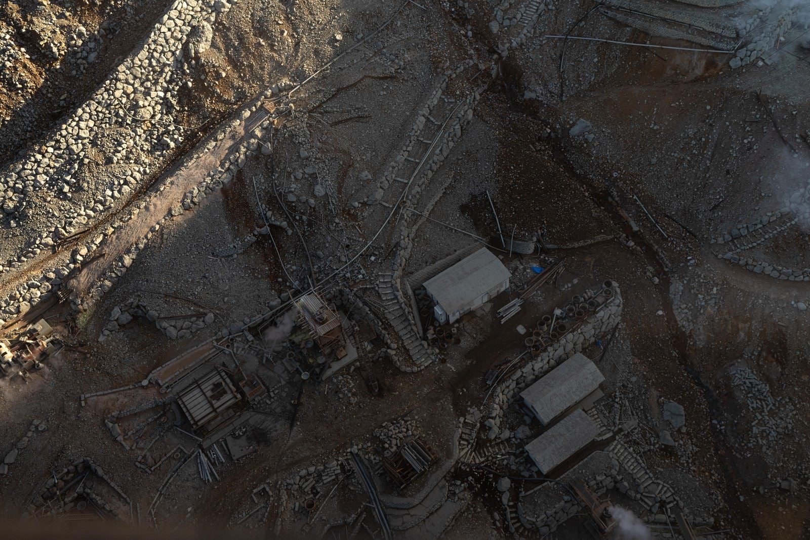 「箱根ロープウェイから俯瞰した大涌谷」の写真