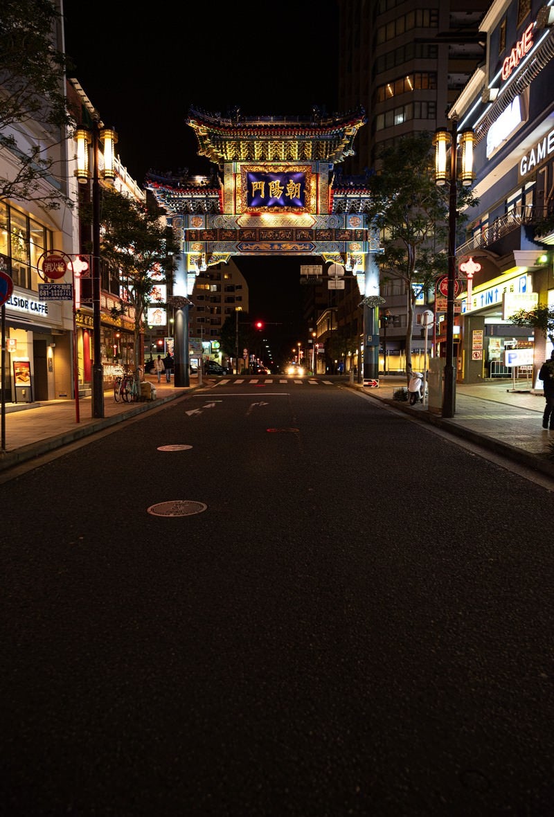 「横浜中華街の朝陽門」の写真