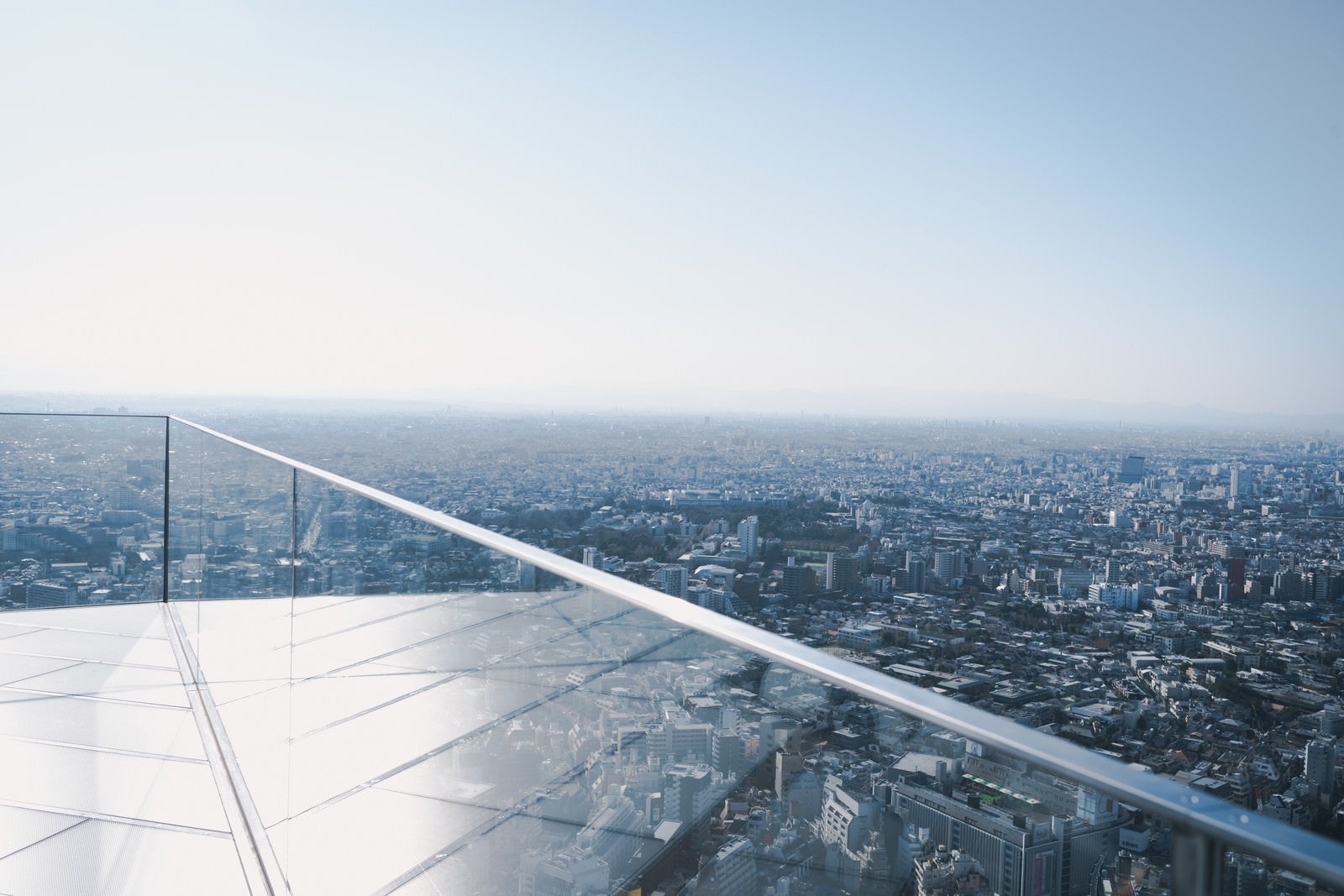 「渋谷スクランブルスクエア屋上からの眺望」の写真