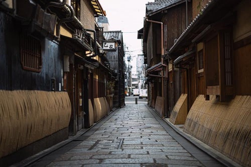 祇園切り通しの古い町並みの写真