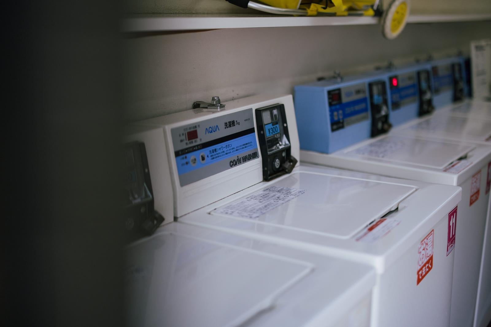 「コインランドリーの洗濯機」の写真