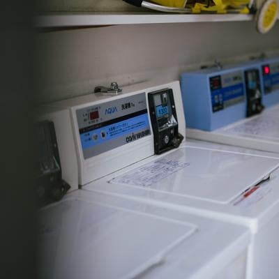 コインランドリーの洗濯機の写真