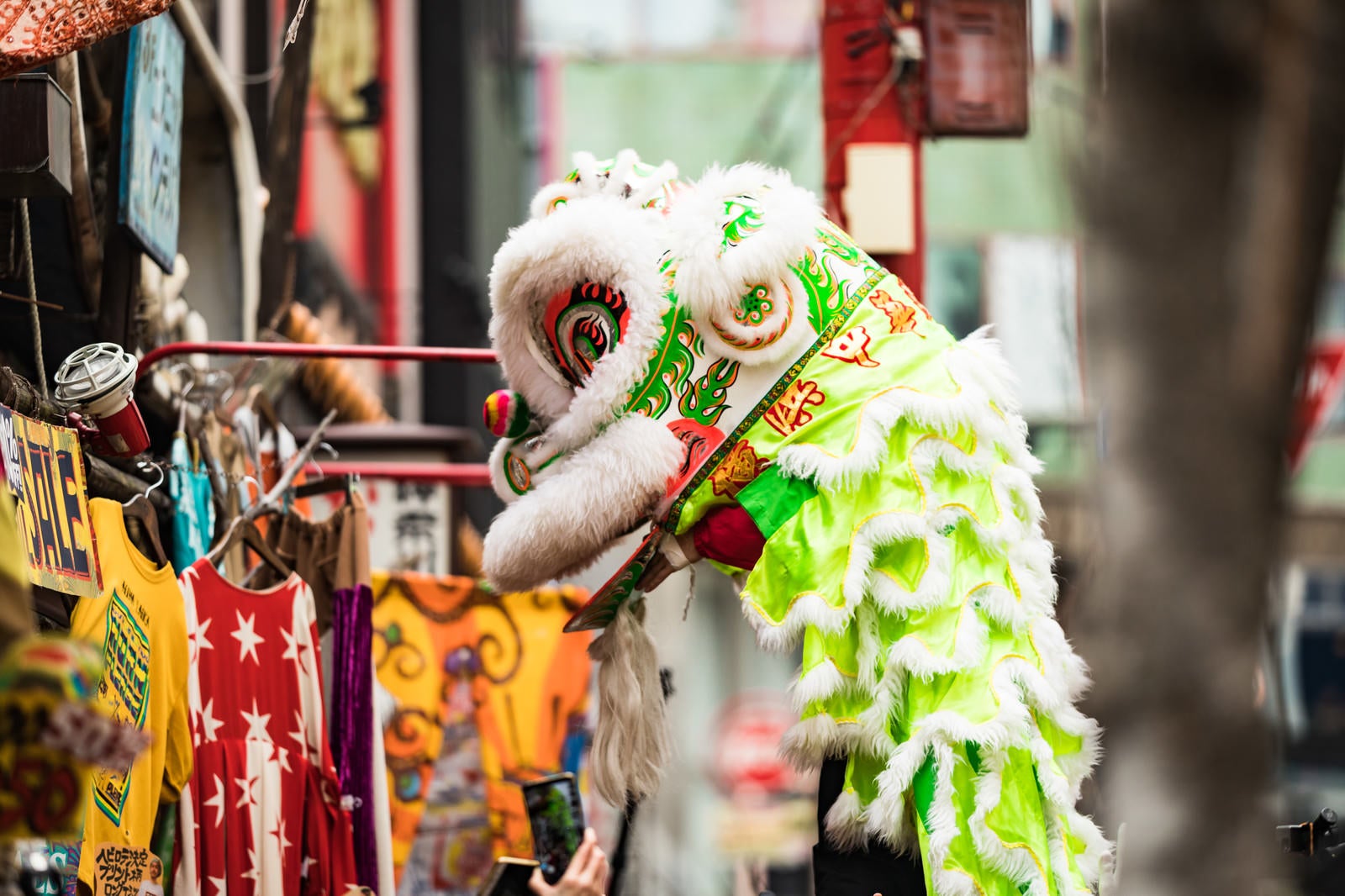 「中国旧正月（春節）獅子が舞う横浜中華街」の写真