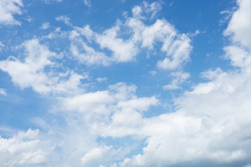 爽やかな青空と雲の写真