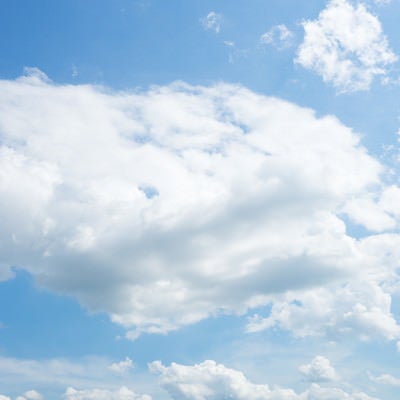 雲と青空の様子の写真