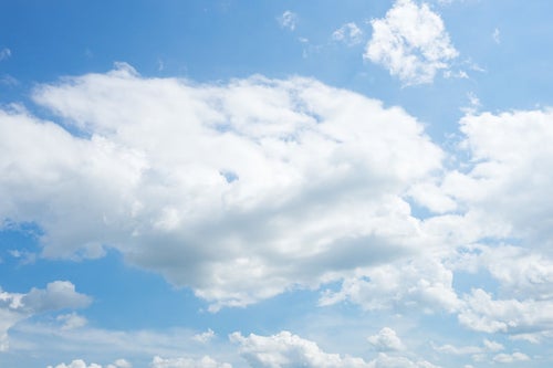 雲と青空の様子の写真