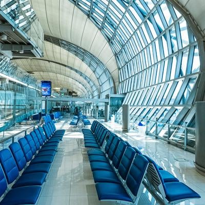 バンコク国際空港の待合エリアの写真