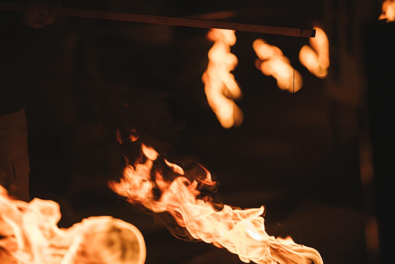 「火の玉のように燃える炎」の写真