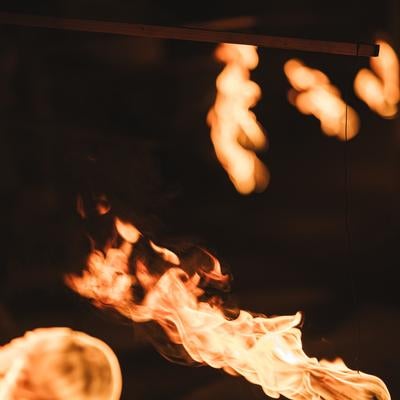 火の玉のように燃える炎の写真