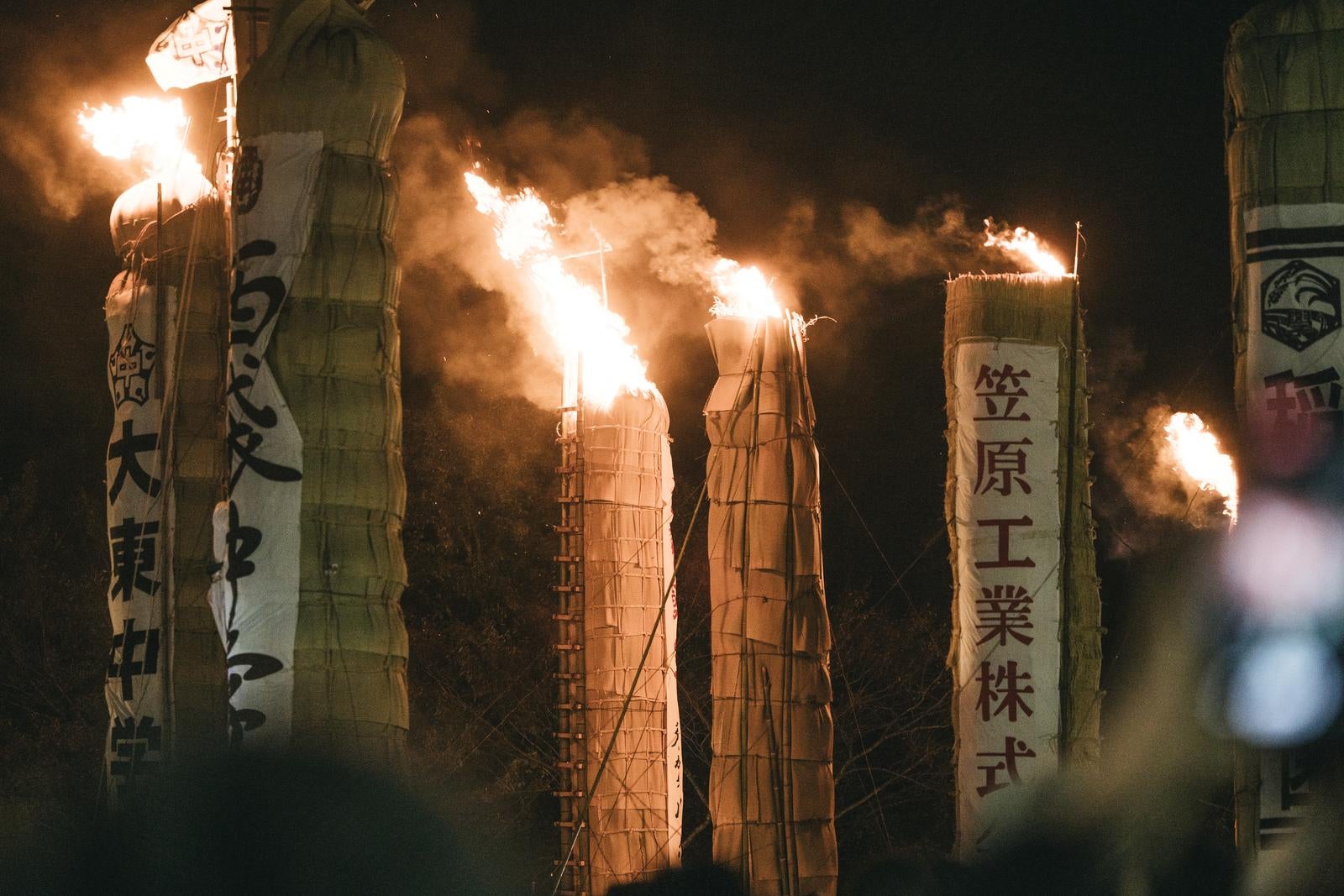 「鎮魂の炎を上げる須賀川の松明あかし」の写真