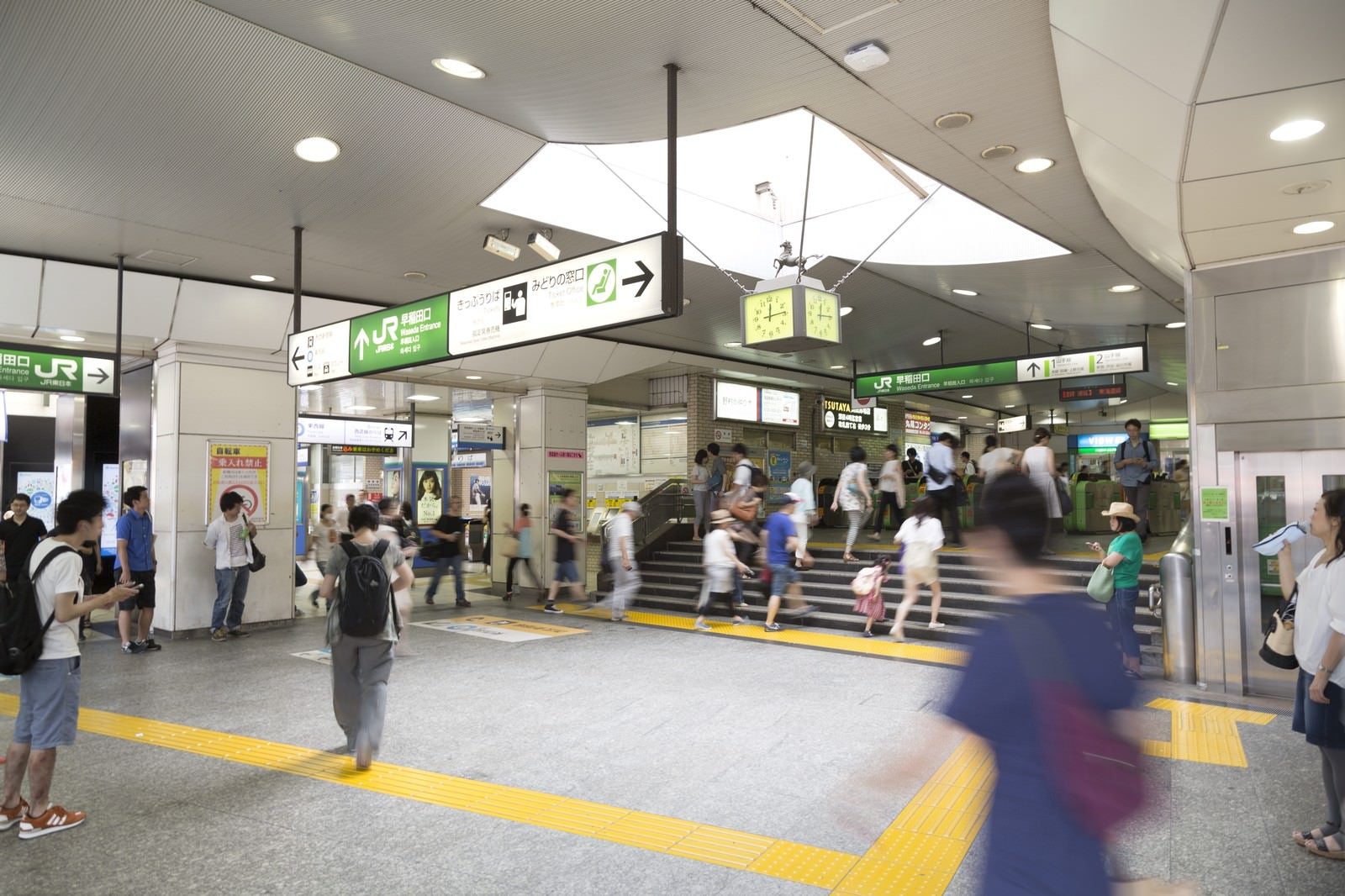 「高田馬場駅改札」の写真