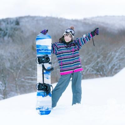 ハイカラな雪女がいる・・我々はその謎を解き明かすべく雪山の奥地へと向かったの素材