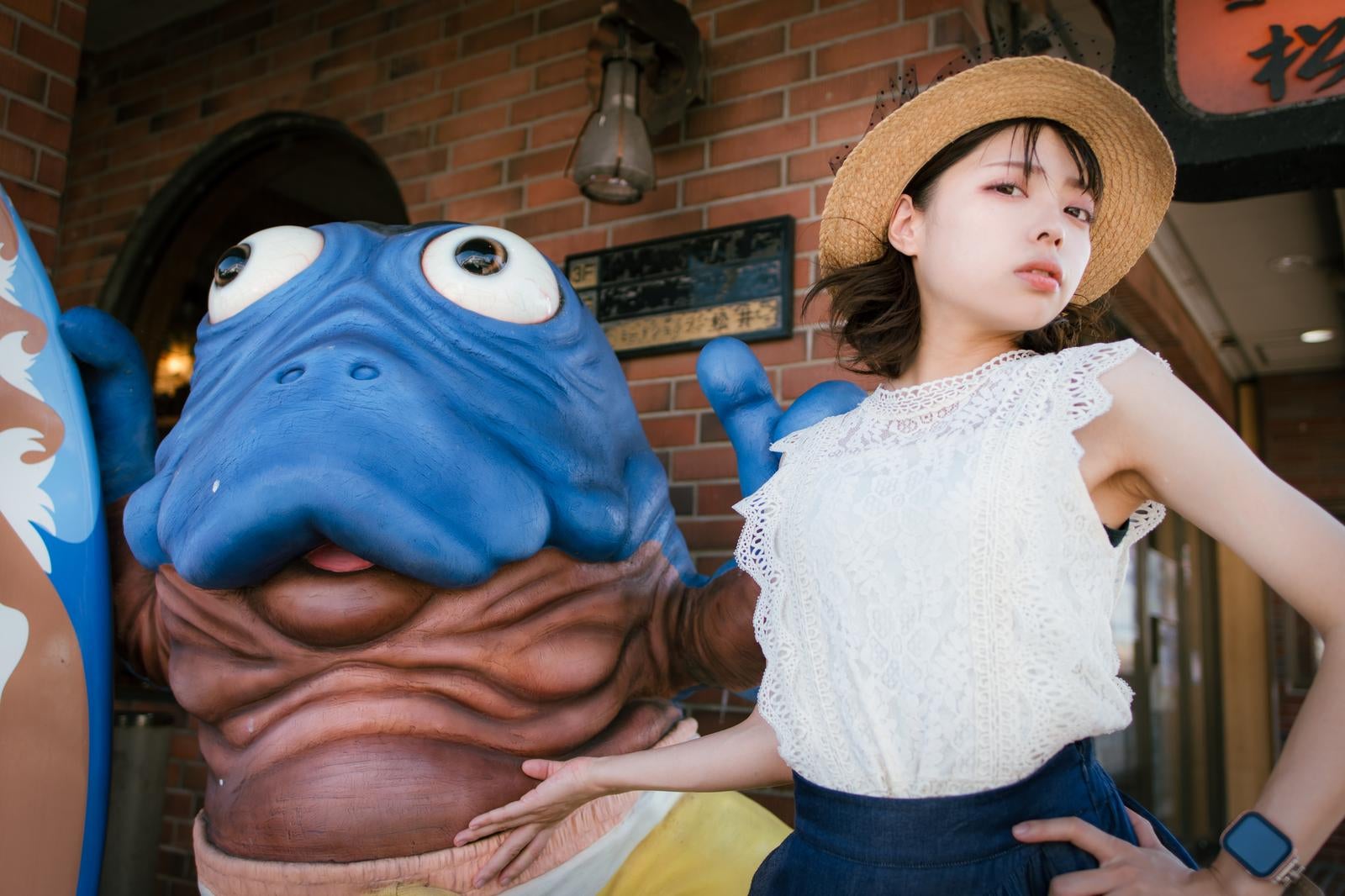 「海の漢こと海坊主さんはこちら」の写真［モデル：高尾実生］