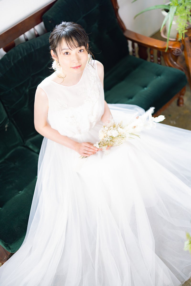 「純白のドレスを着た新婦」の写真［モデル：たけべともこ］