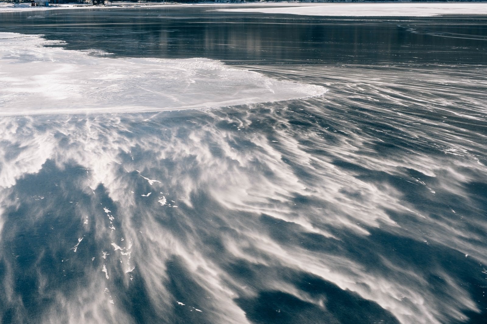 「赤城山大沼の雪と風のアート」の写真