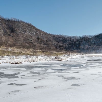 赤城山覚満淵（かくまんぶち）の凍った湿原の写真