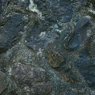 コンクリートと岩の壁（テクスチャー）の写真