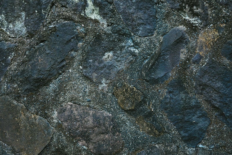 コンクリートと岩の壁（テクスチャー）の写真