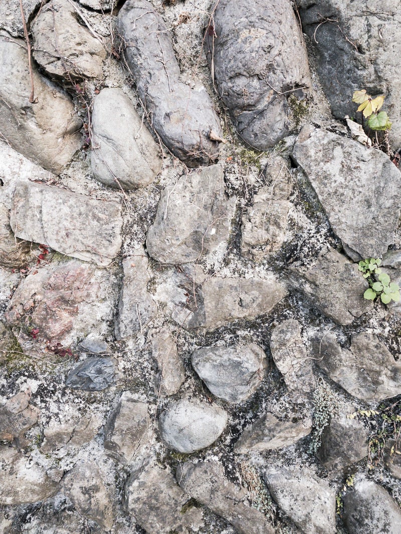 「コンクリートで固めた石（テクスチャー）」の写真