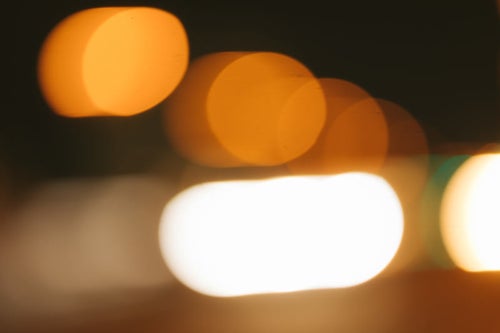 夜町の街路灯のボケの写真