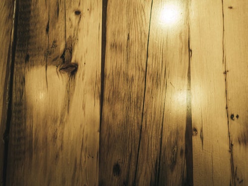 艶のある木材の写真