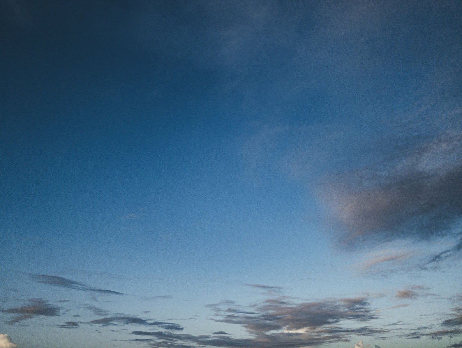 「雲が遠のいていく空（テクスチャ）」の写真