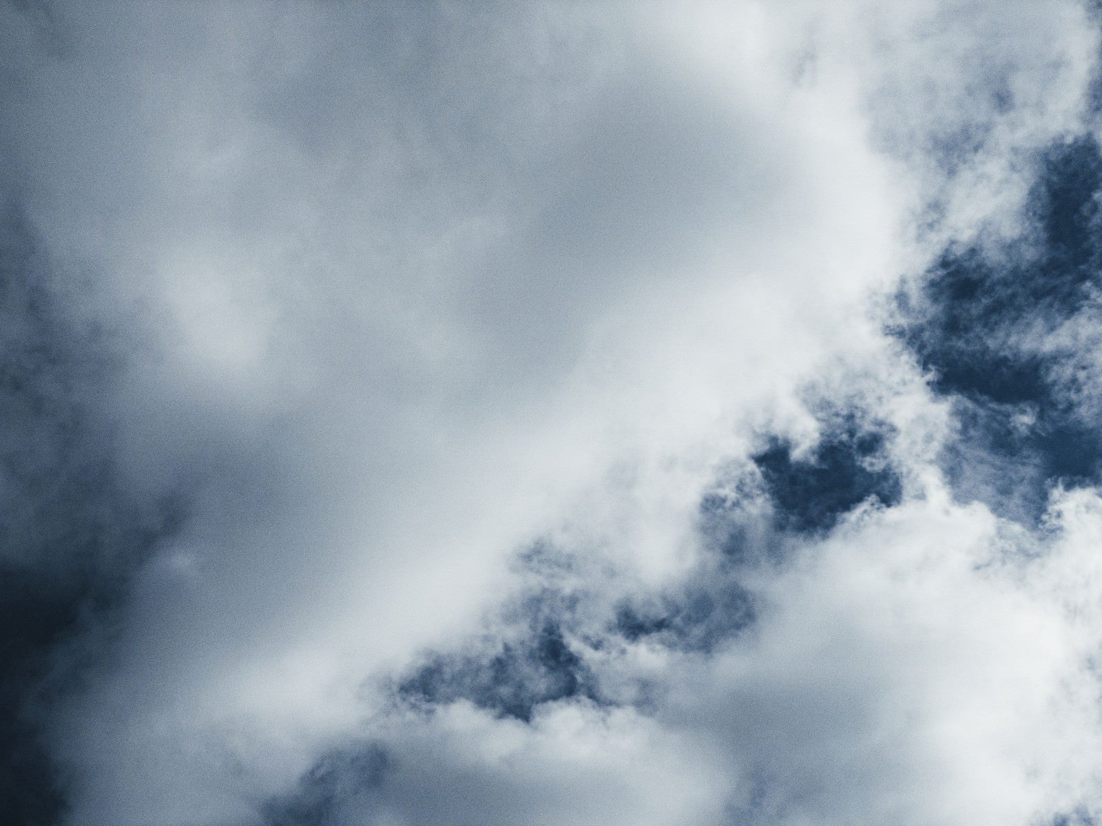 「空いっぱいに沸き立つ雲（テクスチャ）」の写真