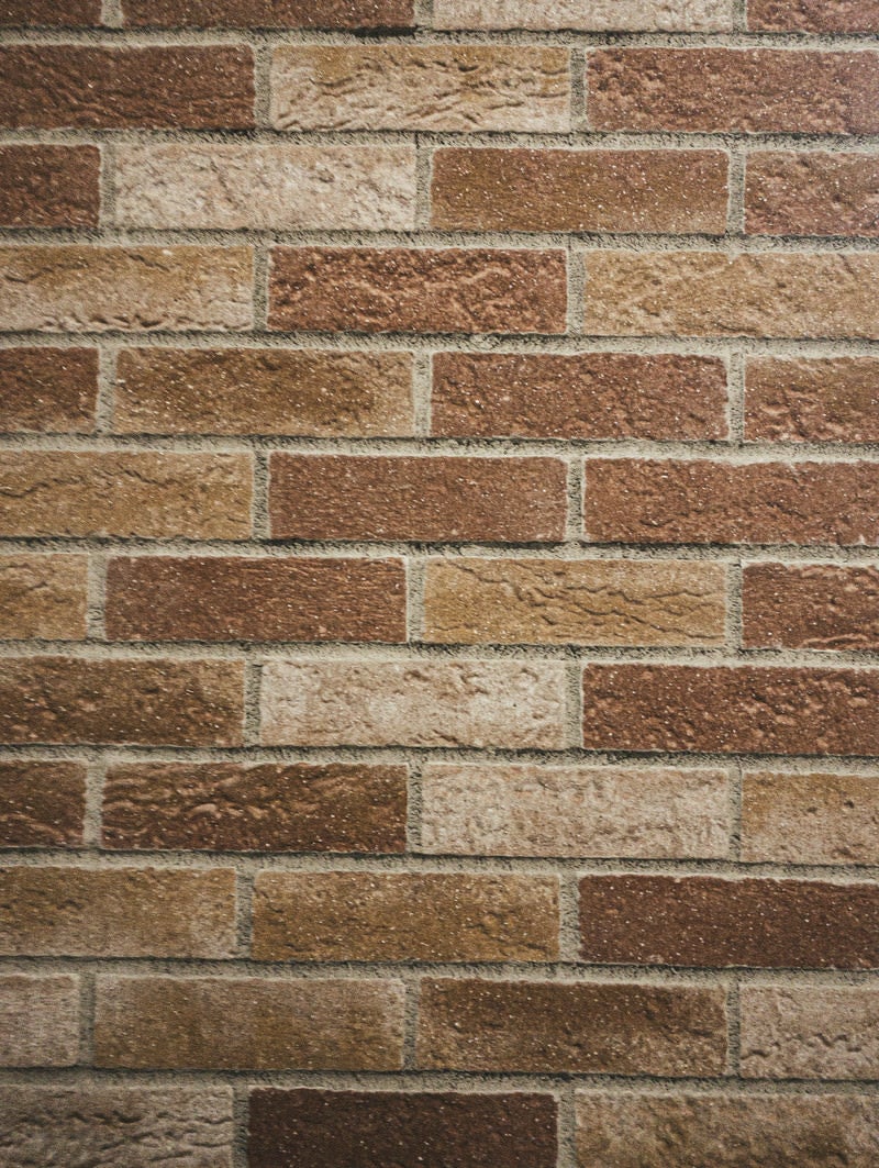 「ざらつき感のある煉瓦の壁」の写真