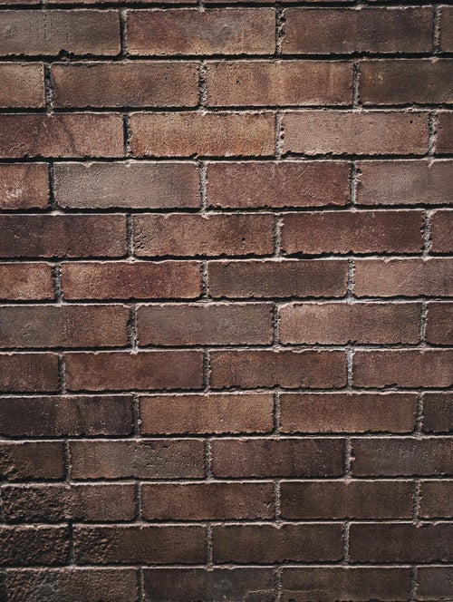 煉瓦周りのかけが目立つ外壁（テクスチャー）の写真
