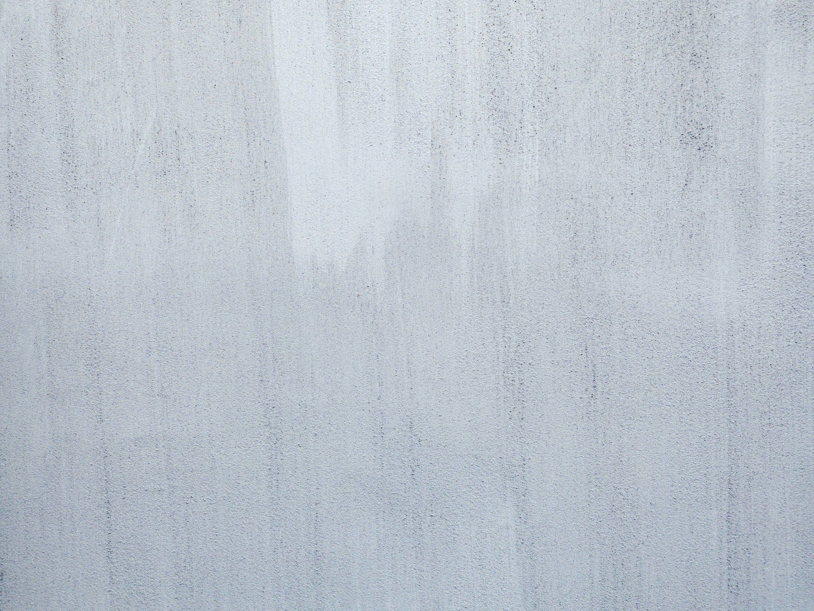 「白く塗装された外壁（テクスチャー）」の写真