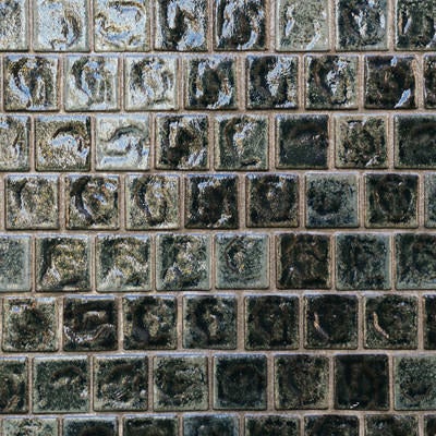艶のある正方形のタイル壁（テクスチャ）の写真