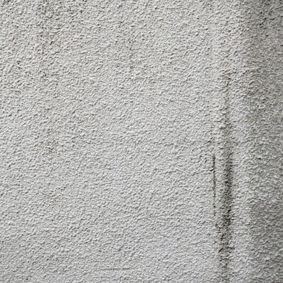 薄汚れたモルタル壁（テクスチャ）の写真